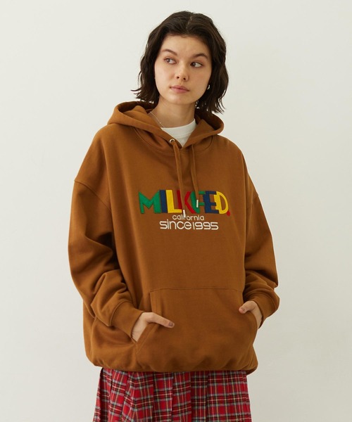MILKFED.(ミルクフェド)の「RETRO LOGO FELT PATCH SWEAT HOODIE(パーカー・レディース・オフホワイト/ブラウン/ネイビー・M/L)」の3枚目の写真