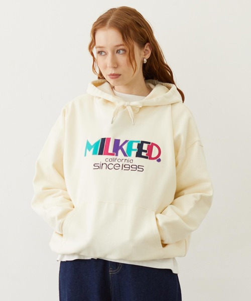 MILKFED.(ミルクフェド)の「RETRO LOGO FELT PATCH SWEAT HOODIE(パーカー・レディース・オフホワイト/ブラウン/ネイビー・M/L)」の2枚目の写真