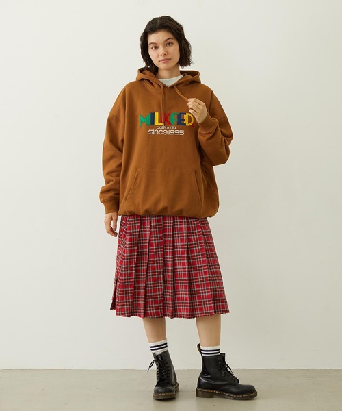 MILKFED.(ミルクフェド)の「RETRO LOGO FELT PATCH SWEAT HOODIE(パーカー・レディース・オフホワイト/ブラウン/ネイビー・M/L)」の15枚目の写真