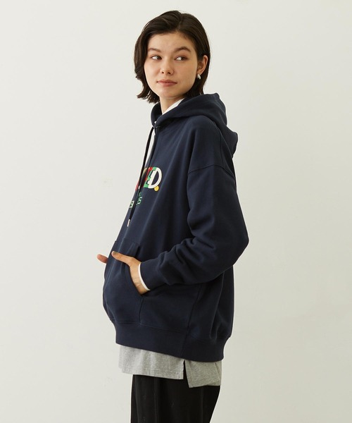 MILKFED.(ミルクフェド)の「RETRO LOGO FELT PATCH SWEAT HOODIE(パーカー・レディース・オフホワイト/ブラウン/ネイビー・M/L)」の17枚目の写真