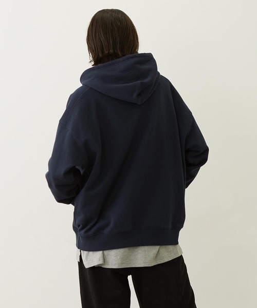 MILKFED.(ミルクフェド)の「RETRO LOGO FELT PATCH SWEAT HOODIE(パーカー・レディース・オフホワイト/ブラウン/ネイビー・M/L)」の18枚目の写真