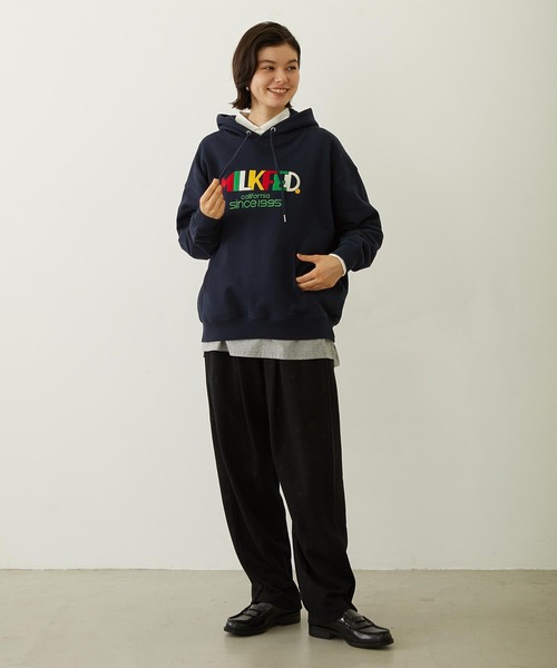 MILKFED.(ミルクフェド)の「RETRO LOGO FELT PATCH SWEAT HOODIE(パーカー・レディース・オフホワイト/ブラウン/ネイビー・M/L)」の22枚目の写真