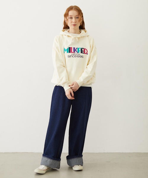 MILKFED.(ミルクフェド)の「RETRO LOGO FELT PATCH SWEAT HOODIE(パーカー・レディース・オフホワイト/ブラウン/ネイビー・M/L)」の6枚目の写真