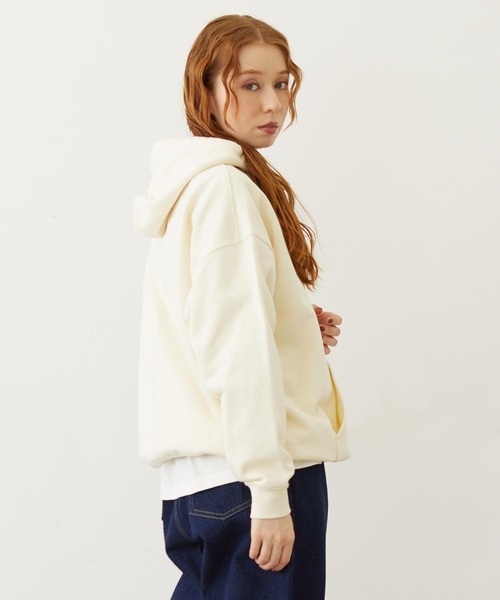 MILKFED.(ミルクフェド)の「RETRO LOGO FELT PATCH SWEAT HOODIE(パーカー・レディース・オフホワイト/ブラウン/ネイビー・M/L)」の5枚目の写真
