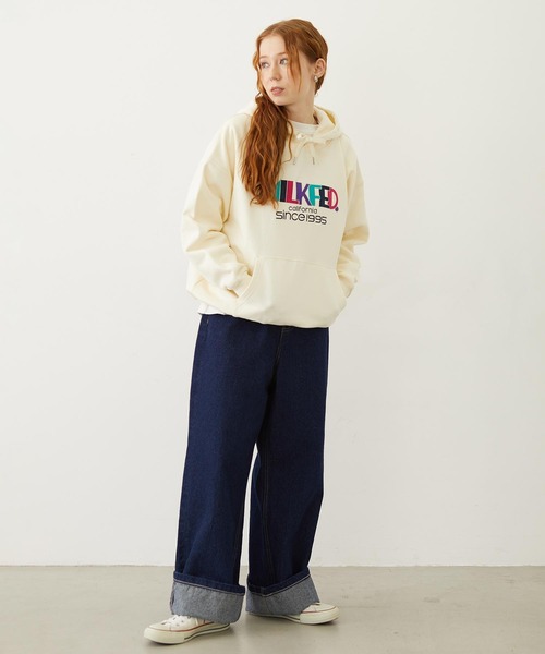 MILKFED.(ミルクフェド)の「RETRO LOGO FELT PATCH SWEAT HOODIE(パーカー・レディース・オフホワイト/ブラウン/ネイビー・M/L)」の8枚目の写真