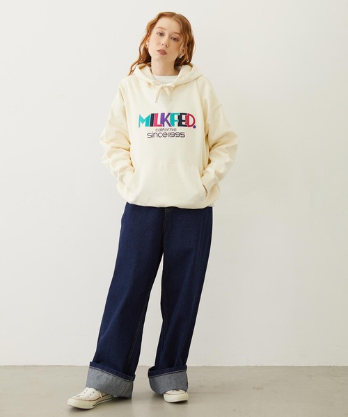 MILKFED.(ミルクフェド)の「RETRO LOGO FELT PATCH SWEAT HOODIE(パーカー・レディース・オフホワイト/ブラウン/ネイビー・M/L)」の10枚目の写真
