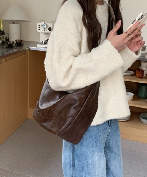 yuue' ( wear )(ユーイ)の「大容量ショルダーバッグ/斜め掛けバッグ/A4サイズ対応(ショルダーバッグ・レディース・ブラック/ブラウン・FREE)」の12枚目の写真