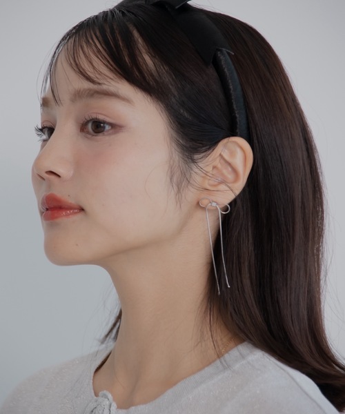 jumelle(ジュメロ)の「スリムリボンピアス(ピアス(両耳用)・レディース・シルバー・FREE)」の1枚目の写真
