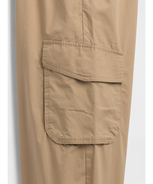 GAP（ギャップ）の「プルオンカーゴ パラシュートパンツ (キッズ)（カーゴパンツ・キッズ・ベージュ/カーキ/ブラック/グリーン・110cm/120cm/130cm/140cm/150cm/160cm）」の9枚目の写真
