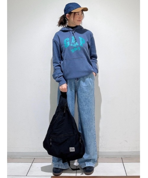 GAP（ギャップ）の「Gapロゴ スリングバッグ（ボディバッグ/ウエストポーチ・メンズ・ブラック/グリーン・ONE SIZE）」の10枚目の写真