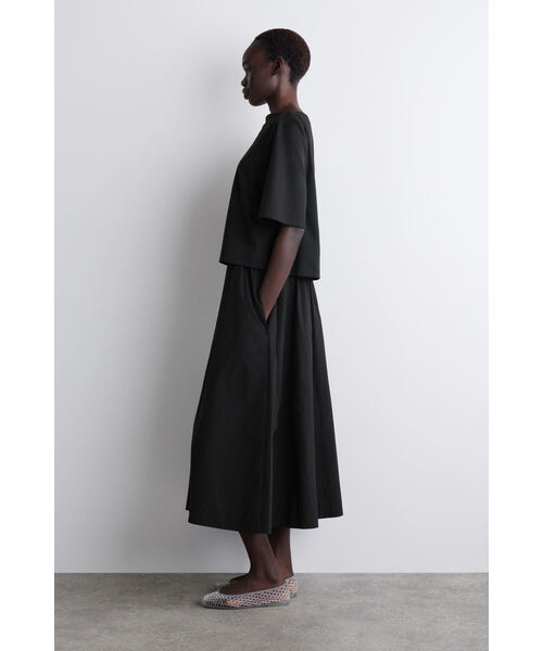 COS（コス）の「レイヤードボートネックミディドレス（ワンピース・レディース・ブラック・M/S/XS/L）」の3枚目の写真