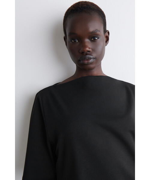 COS（コス）の「レイヤードボートネックミディドレス（ワンピース・レディース・ブラック・M/S/XS/L）」の4枚目の写真