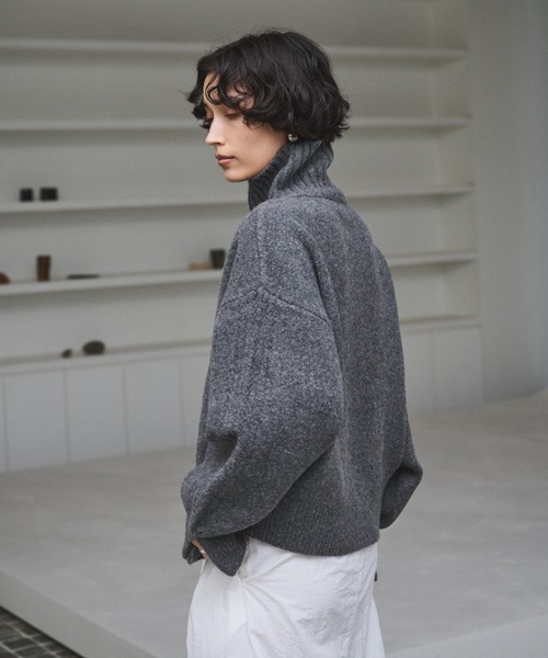 AIC.（エーアイシー）の「ダブルジップハイネックニットブルゾン（ニット/セーター・レディース・チャコールグレー/ベージュ/ブラウン・FREE）」の12枚目の写真