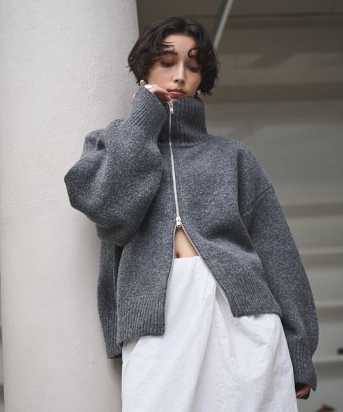 AIC.（エーアイシー）の「ダブルジップハイネックニットブルゾン（ニット/セーター・レディース・チャコールグレー/ベージュ/ブラウン・FREE）」の8枚目の写真