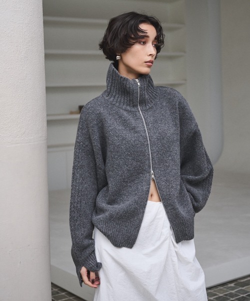AIC.（エーアイシー）の「ダブルジップハイネックニットブルゾン（ニット/セーター・レディース・チャコールグレー/ベージュ/ブラウン・FREE）」の5枚目の写真
