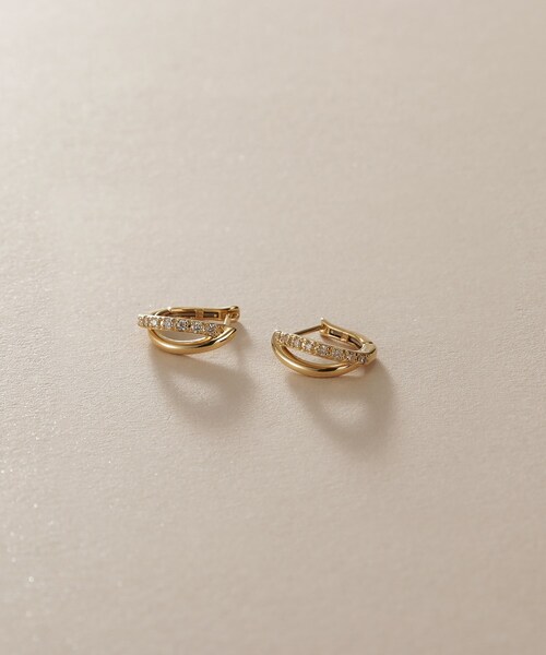 COCOSHNIK（ココシュニック）の「K18ダイヤモンド クロスライン ワンタッチピアス（ピアス（両耳用）・レディース・イエローゴールド・00）」の6枚目の写真