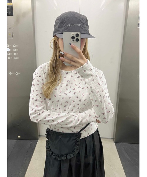 WC（ダブル シー）の「《秋冬新作★》リトルフラワーパターントップス（Tシャツ/カットソー・レディース・ホワイト/ネイビー・FREE）」の4枚目の写真