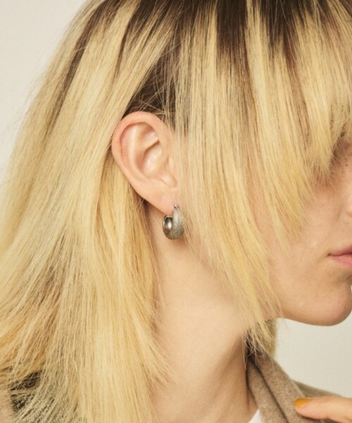 Rouge vif（ルージュヴィフ）の「【OCUCCI jewelry/オクチ ジュエリー】Hoop-strip M シルバーフープピアス（ピアス（両耳用）・レディース・シルバー・フリー）」の16枚目の写真