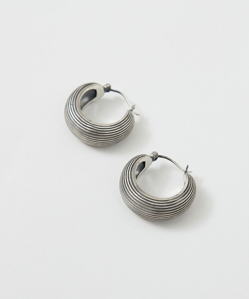 Rouge vif（ルージュヴィフ）の「【OCUCCI jewelry/オクチ ジュエリー】Hoop-strip M シルバーフープピアス（ピアス（両耳用）・レディース・シルバー・フリー）」の11枚目の写真