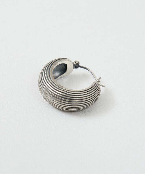 Rouge vif（ルージュヴィフ）の「【OCUCCI jewelry/オクチ ジュエリー】Hoop-strip M シルバーフープピアス（ピアス（両耳用）・レディース・シルバー・フリー）」の13枚目の写真