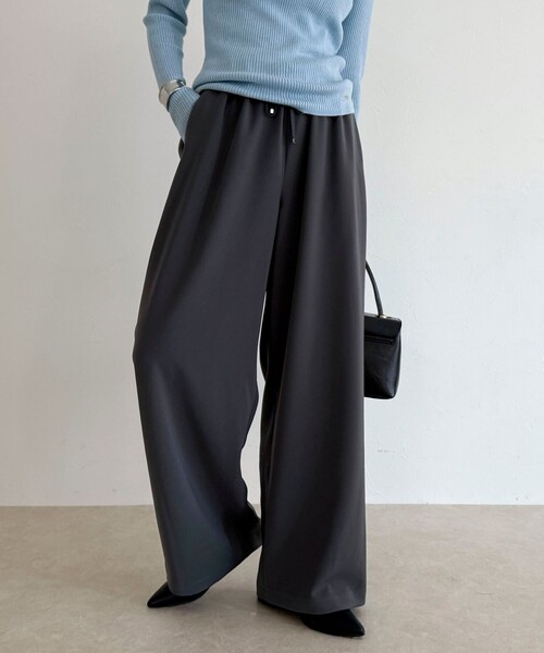 fredy emue（フレディエミュ）の「【リピーター続出！/高身長サイズあり】とろみWarmストレートイージーパンツ（その他パンツ・レディース・ブラック/チャコールグレー/アイボリー/ブラウン・38/36/39）」の17枚目の写真