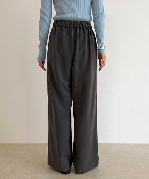 fredy emue（フレディエミュ）の「【リピーター続出！/高身長サイズあり】とろみWarmストレートイージーパンツ（その他パンツ・レディース・ブラック/チャコールグレー/アイボリー/ブラウン・38/36/39）」の12枚目の写真