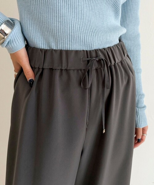 fredy emue（フレディエミュ）の「【リピーター続出！/高身長サイズあり】とろみWarmストレートイージーパンツ（その他パンツ・レディース・ブラック/チャコールグレー/アイボリー/ブラウン・38/36/39）」の14枚目の写真