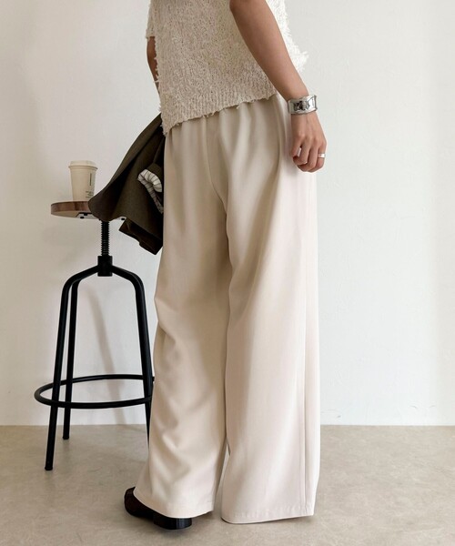 fredy emue（フレディエミュ）の「【リピーター続出！/高身長サイズあり】とろみWarmストレートイージーパンツ（その他パンツ・レディース・ブラック/チャコールグレー/アイボリー/ブラウン・38/36/39）」の16枚目の写真