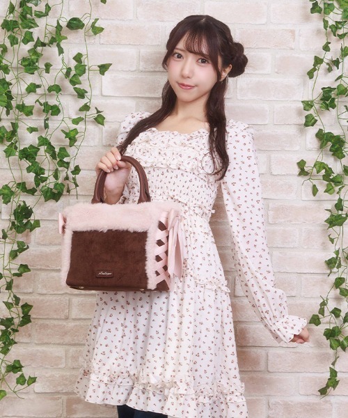 axes femme POETIQUE(アクシーズファムポエティック)の「レースアップムートンバッグ(ショルダーバッグ・レディース・グレー/ブラウン・FREE)」の6枚目の写真