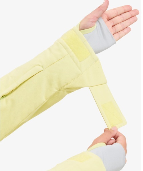 ROXY（ロキシー）の「RADIANT LINES OVERHE/ロキシースキースノーボードアノラックジャケット（マウンテンパーカー・レディース・ブラック/イエロー・MEDIUM/LARGE/SMALL）」の3枚目の写真