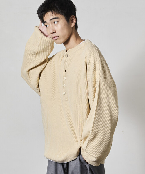 FREAK'S STORE(フリークスストア)の「限定展開 ビッグシルエット ディープヘンリーネック ニット(ニット/セーター・メンズ・ベージュ/ブラック/グレー/レッド・MEDIUM/SMALL/LARGE)」の6枚目の写真