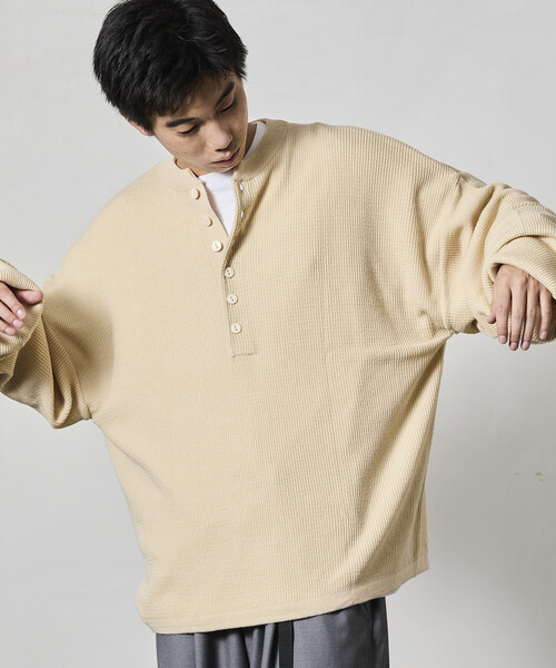 FREAK'S STORE(フリークスストア)の「限定展開 ビッグシルエット ディープヘンリーネック ニット(ニット/セーター・メンズ・ベージュ/ブラック/グレー/レッド・MEDIUM/SMALL/LARGE)」の11枚目の写真