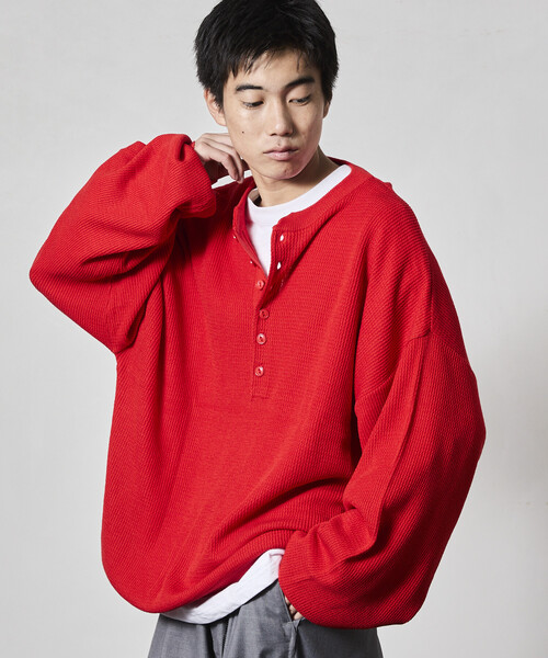 FREAK'S STORE(フリークスストア)の「限定展開 ビッグシルエット ディープヘンリーネック ニット(ニット/セーター・メンズ・ベージュ/ブラック/グレー/レッド・MEDIUM/SMALL/LARGE)」の15枚目の写真