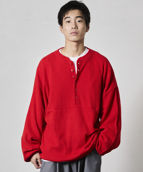 FREAK'S STORE(フリークスストア)の「限定展開 ビッグシルエット ディープヘンリーネック ニット(ニット/セーター・メンズ・ベージュ/ブラック/グレー/レッド・MEDIUM/SMALL/LARGE)」の16枚目の写真
