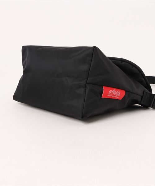 Manhattan Portage（マンハッタンポーテージ）の「NYLON MESSENGER BAG (XXS) FLIGHT NYLON BACKING BP W/DIV MGNT PEANUTS 25（メッセンジャーバッグ・レディース・ブラック・X-SMALL）」の19枚目の写真
