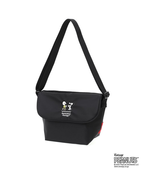 Manhattan Portage（マンハッタンポーテージ）の「NYLON MESSENGER BAG (XXS) FLIGHT NYLON BACKING BP W/DIV MGNT PEANUTS 25（メッセンジャーバッグ・レディース・ブラック・X-SMALL）」の6枚目の写真