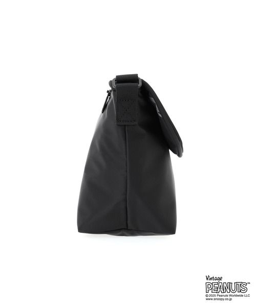 Manhattan Portage（マンハッタンポーテージ）の「NYLON MESSENGER BAG (XXS) FLIGHT NYLON BACKING BP W/DIV MGNT PEANUTS 25（メッセンジャーバッグ・レディース・ブラック・X-SMALL）」の8枚目の写真