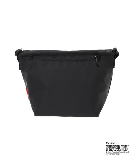 Manhattan Portage（マンハッタンポーテージ）の「NYLON MESSENGER BAG (XXS) FLIGHT NYLON BACKING BP W/DIV MGNT PEANUTS 25（メッセンジャーバッグ・レディース・ブラック・X-SMALL）」の9枚目の写真