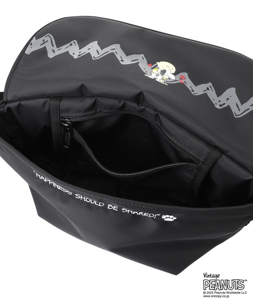 Manhattan Portage（マンハッタンポーテージ）の「NYLON MESSENGER BAG (XXS) FLIGHT NYLON BACKING BP W/DIV MGNT PEANUTS 25（メッセンジャーバッグ・レディース・ブラック・X-SMALL）」の13枚目の写真