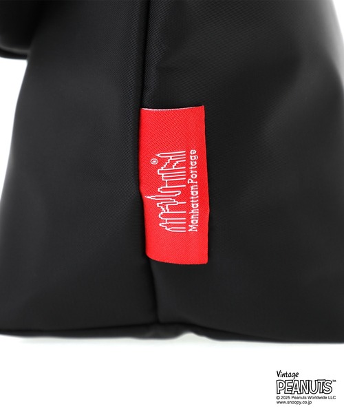 Manhattan Portage（マンハッタンポーテージ）の「NYLON MESSENGER BAG (XXS) FLIGHT NYLON BACKING BP W/DIV MGNT PEANUTS 25（メッセンジャーバッグ・レディース・ブラック・X-SMALL）」の17枚目の写真