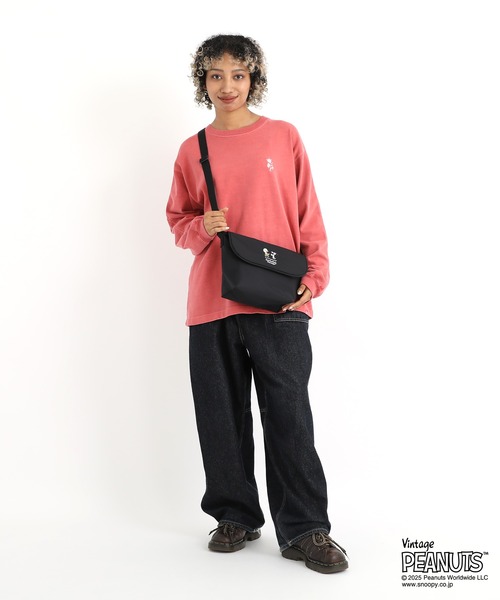 Manhattan Portage（マンハッタンポーテージ）の「NYLON MESSENGER BAG (XXS) FLIGHT NYLON BACKING BP W/DIV MGNT PEANUTS 25（メッセンジャーバッグ・レディース・ブラック・X-SMALL）」の3枚目の写真