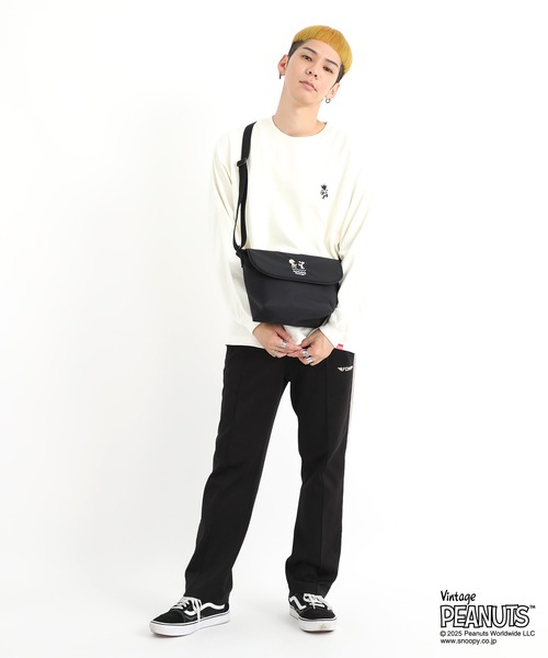 Manhattan Portage（マンハッタンポーテージ）の「NYLON MESSENGER BAG (XXS) FLIGHT NYLON BACKING BP W/DIV MGNT PEANUTS 25（メッセンジャーバッグ・レディース・ブラック・X-SMALL）」の5枚目の写真