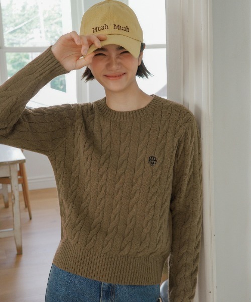 muahmuah(ムーアムーア)の「A'GEM/9 × .kom 『muah muah/ムーアムーア』 TWIST ROUND LOGO KNIT/ツイストラウンド ロゴニット(ニット/セーター・レディース・アイボリー/ブラウン/ネイビー・FREE)」の13枚目の写真