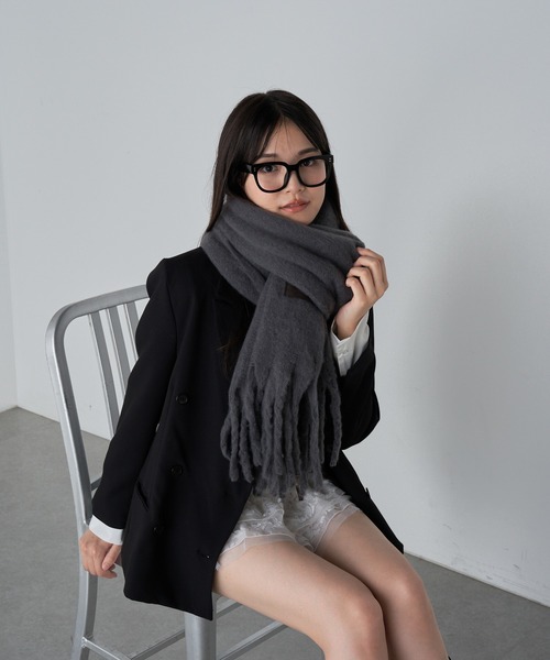 RAY CASSIN（レイカズン）の「レザーパッチマフラー（マフラー・レディース・チャコールグレー/ブルー/ホワイト/レッド・FREE）」の9枚目の写真