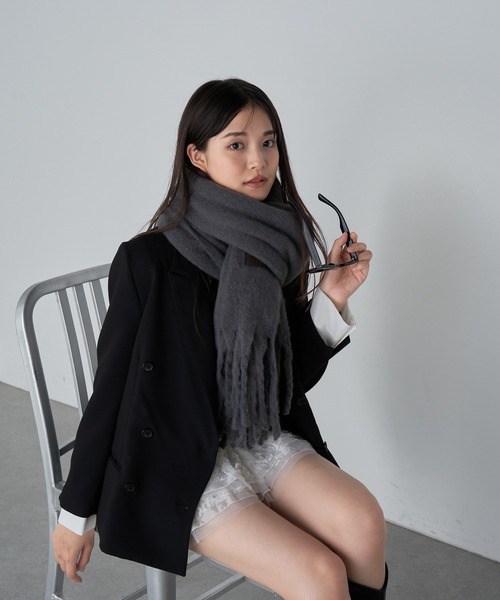 RAY CASSIN（レイカズン）の「レザーパッチマフラー（マフラー・レディース・チャコールグレー/ブルー/ホワイト/レッド・FREE）」の8枚目の写真