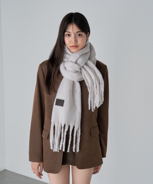 RAY CASSIN（レイカズン）の「レザーパッチマフラー（マフラー・レディース・チャコールグレー/ブルー/ホワイト/レッド・FREE）」の6枚目の写真