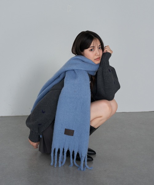 RAY CASSIN（レイカズン）の「レザーパッチマフラー（マフラー・レディース・チャコールグレー/ブルー/ホワイト/レッド・FREE）」の18枚目の写真