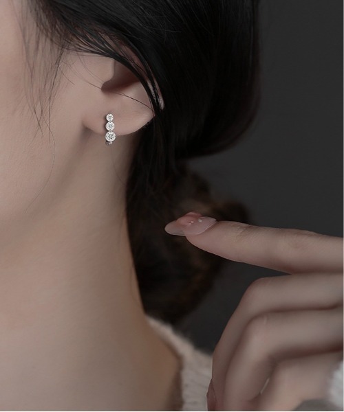 Burner(バーナー)の「【blatto 925silver】シルバー925 ジルコニア3連 フープピアス esm-pierce-45-20【RBTS】(ピアス(両耳用)・レディース・シルバー/ゴールド・FREE)」の3枚目の写真