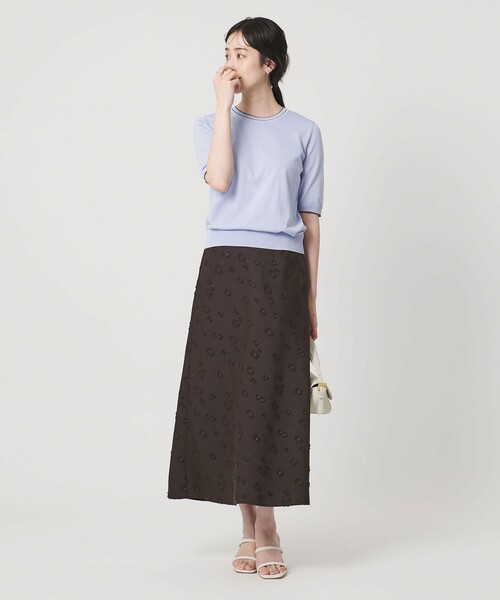 UNITED ARROWS(ユナイテッドアローズ)の「サテン フラワー ジャガード ロングスカート(スカート・レディース・ダークグレー/オフホワイト/ダークブラウン・38/36)」の11枚目の写真