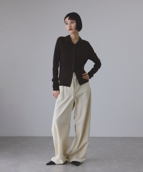 ADAM ET ROPE'（アダムエロペ）の「アンチピリングタートルフィットプルオーバー（ニット/セーター・レディース・ホワイト/ダークブラウン/チャコールグレー・FREE）」の18枚目の写真